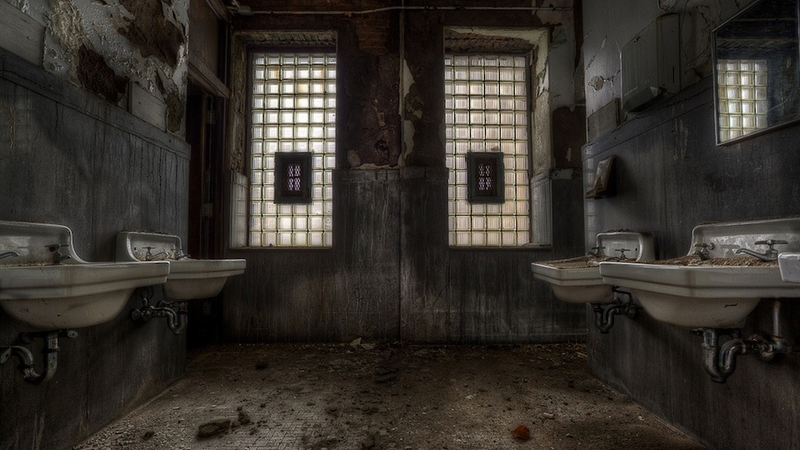 Illustration for article titled The Creepy World of Abandoned Asylums